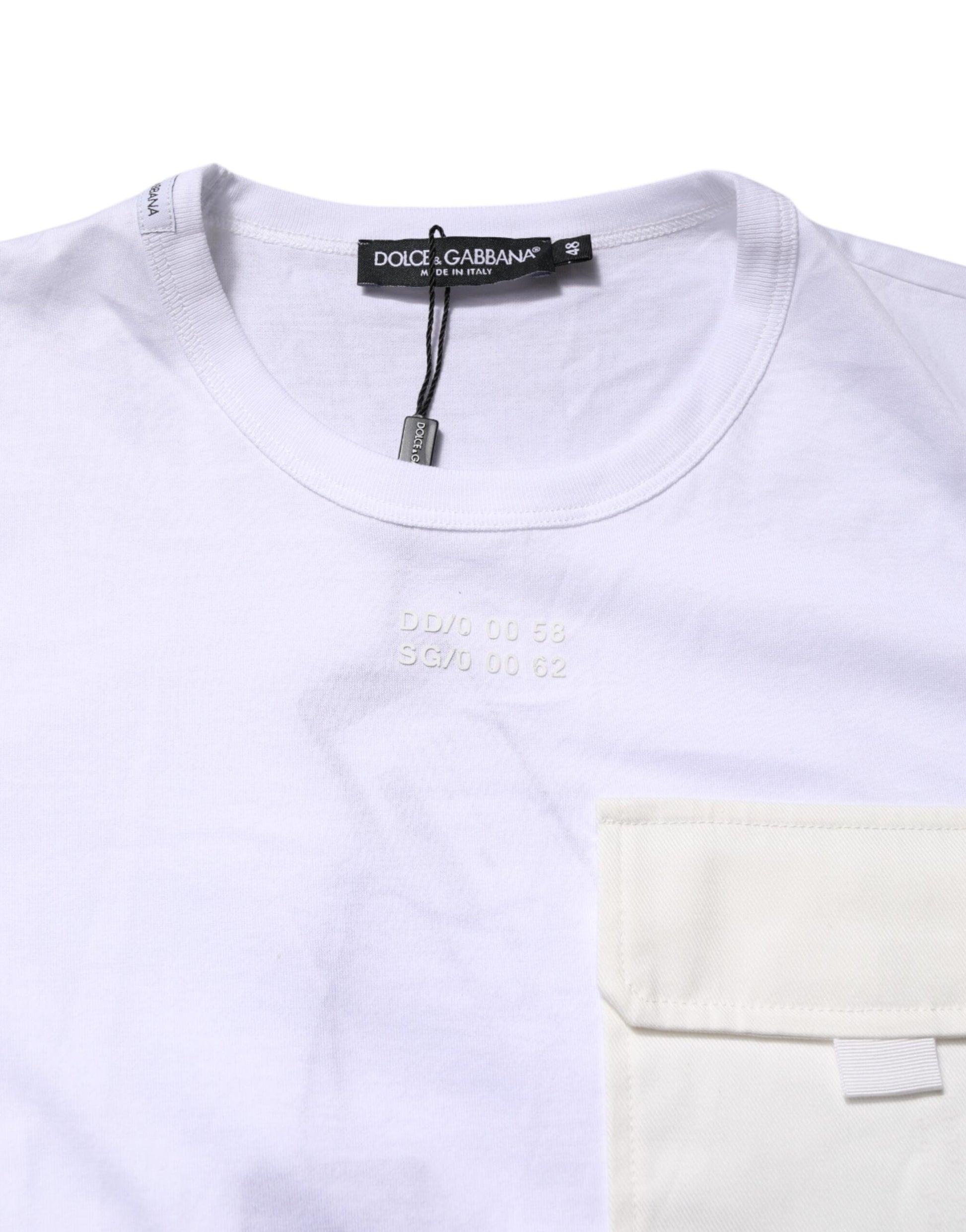 White t-shirt with short sleeves and a round neckline