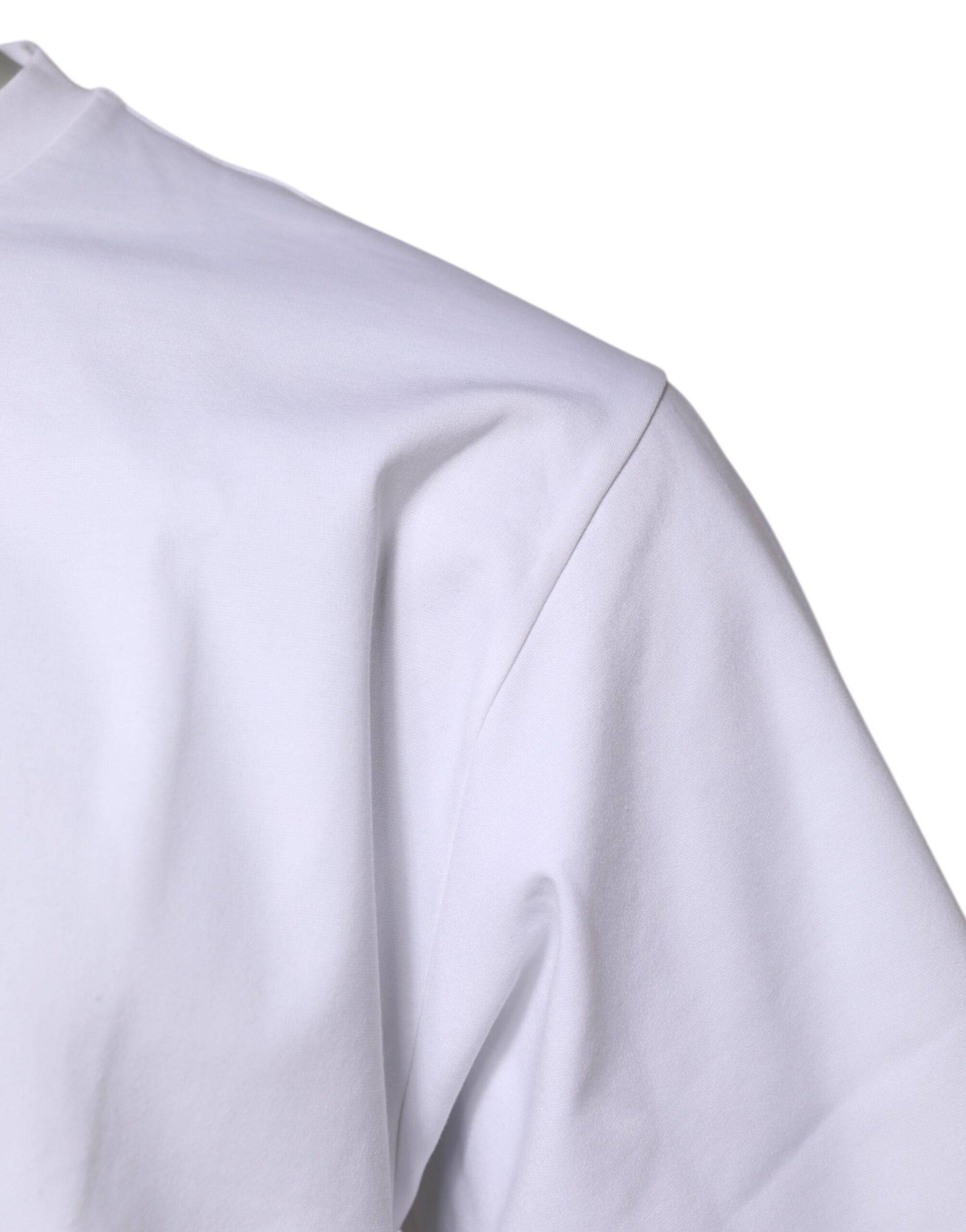 White short sleeve shirt on a mannequin
