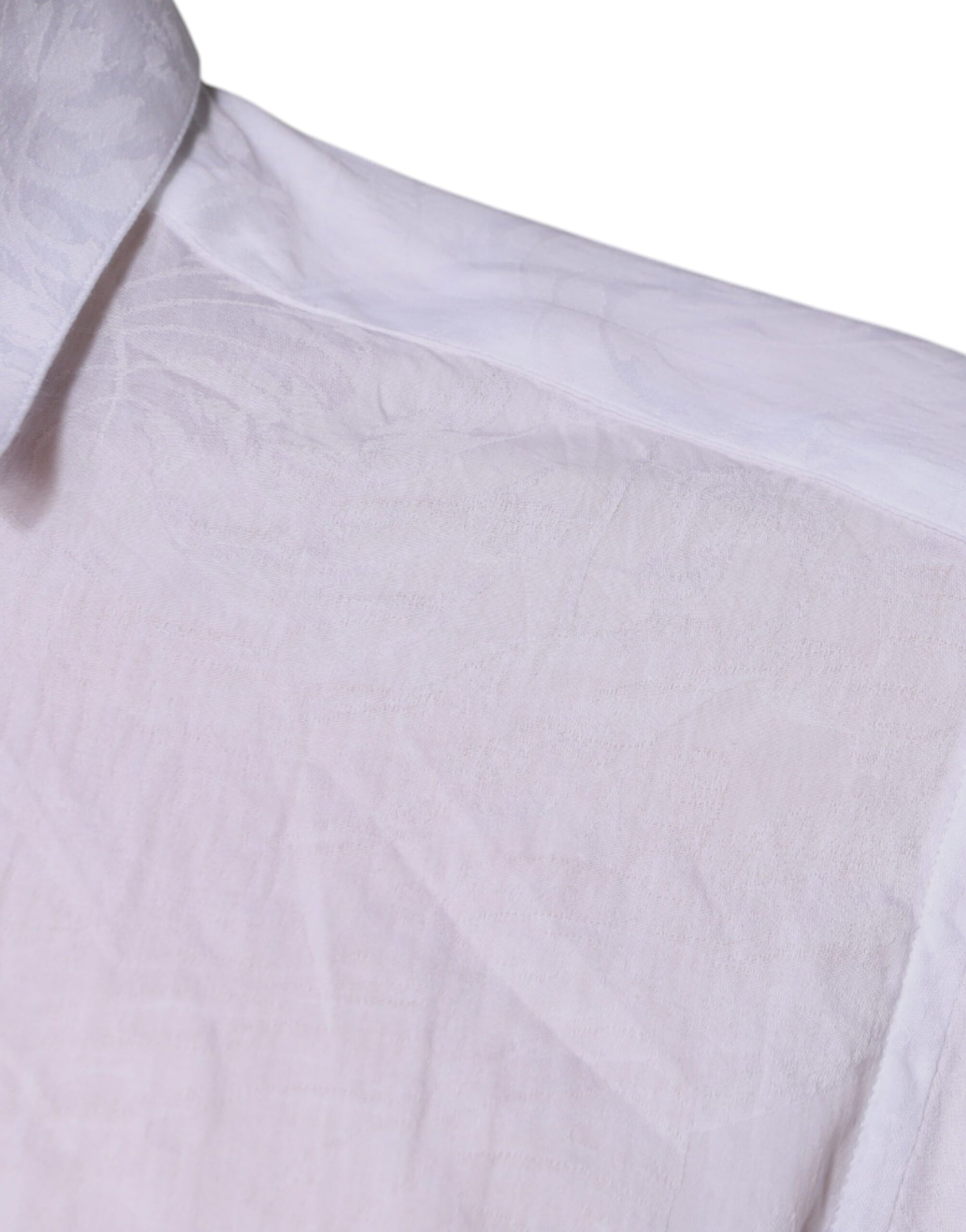 A white cotton slim fit men's formal dress shirt