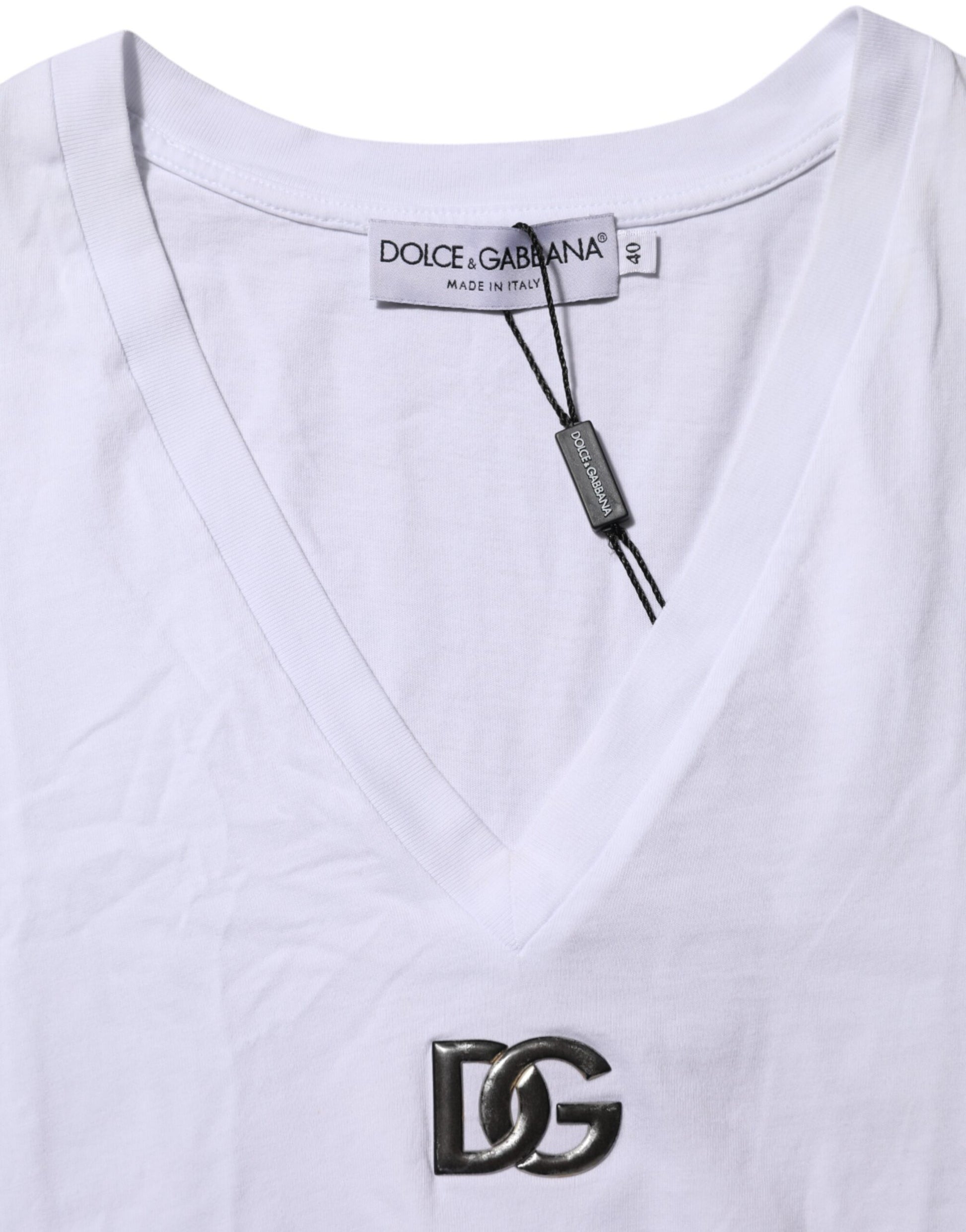 White v neck t shirt with logo on front