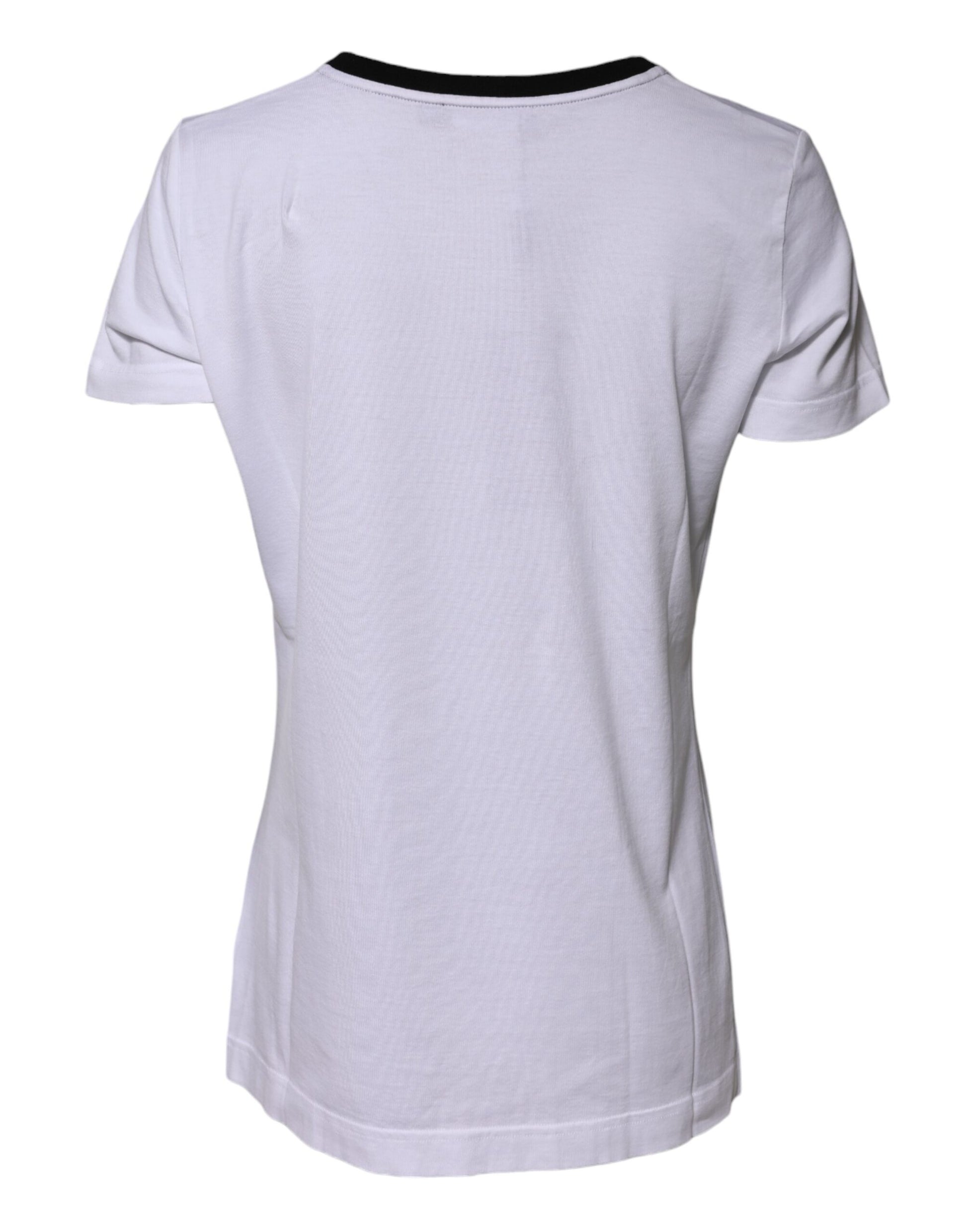 White short sleeve shirt on a mannequin