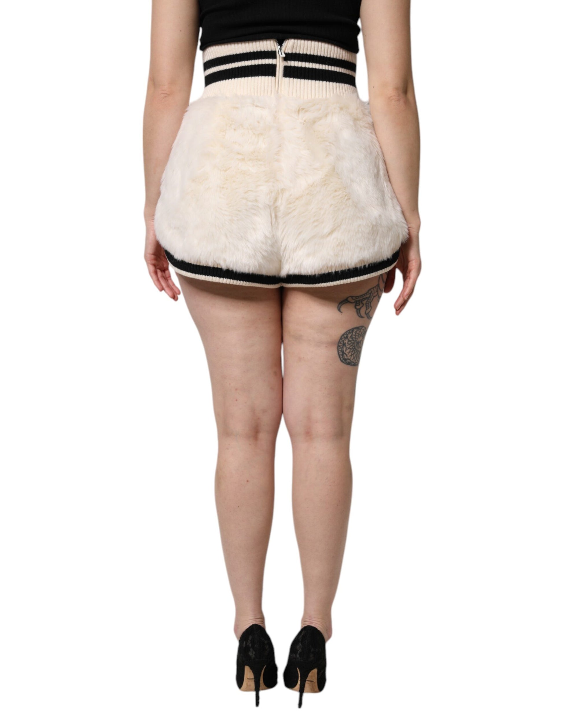 Shorts with fur trim and black belt