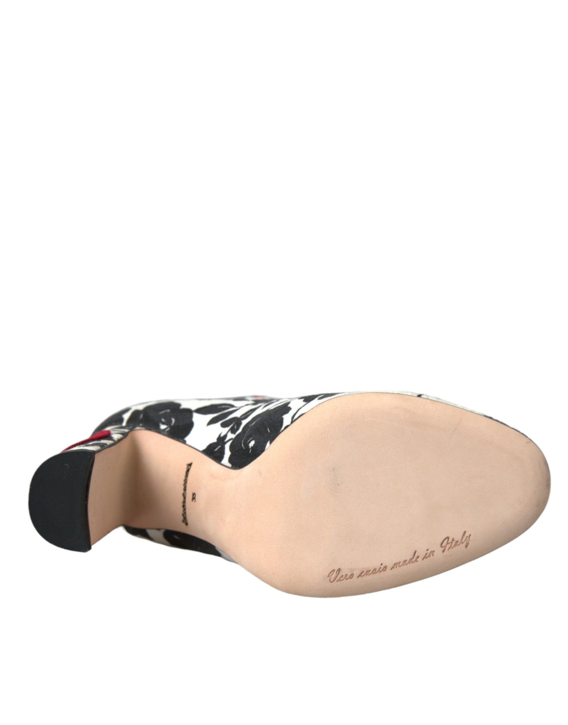 Pair of shoes with a personalized inscription on the insole