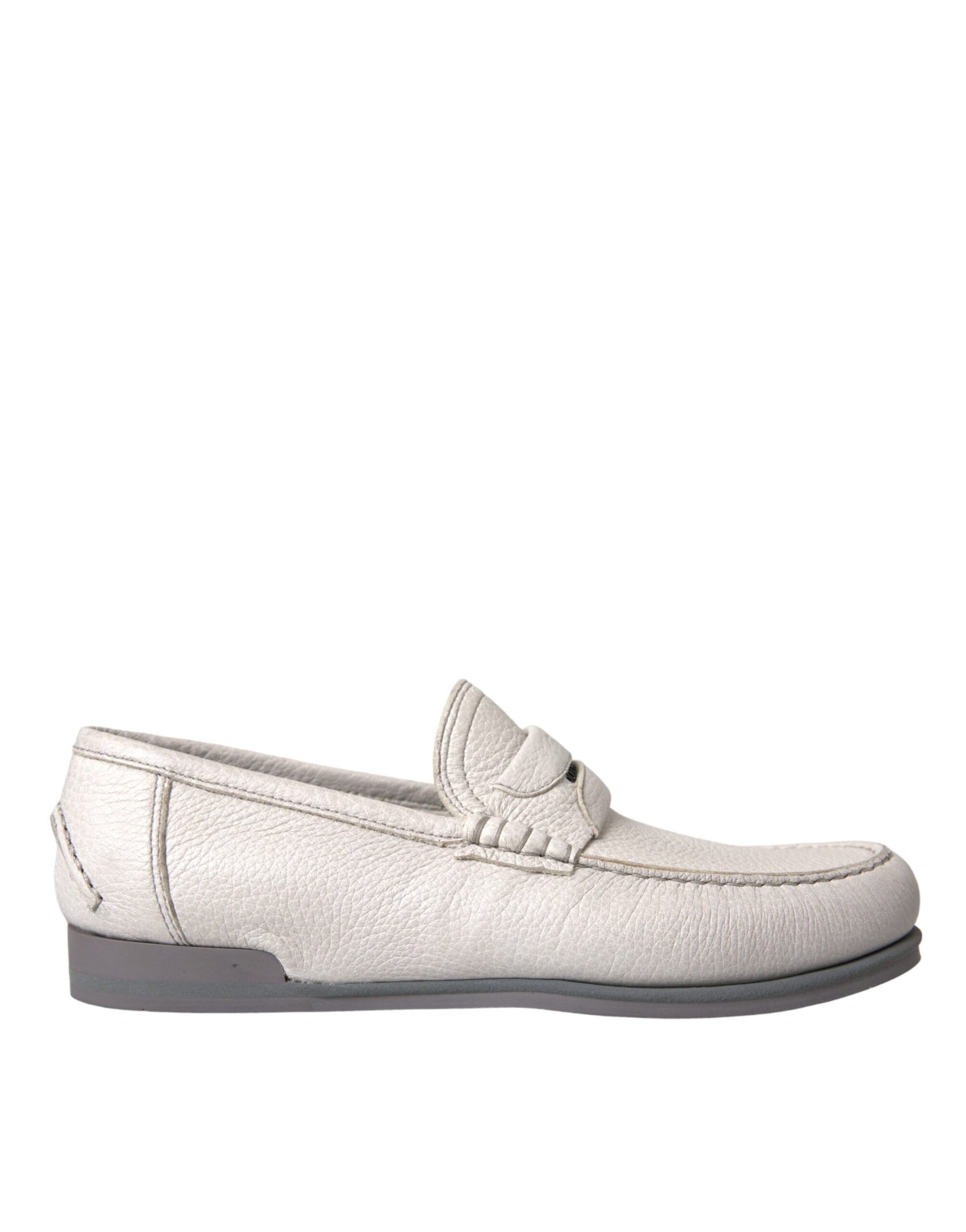 Loafer shoe with laces and a bow on top