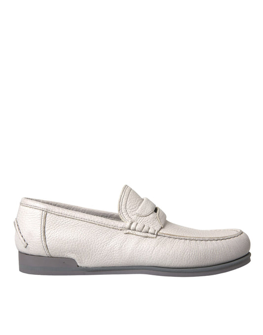 Loafer shoe with laces and a bow on top