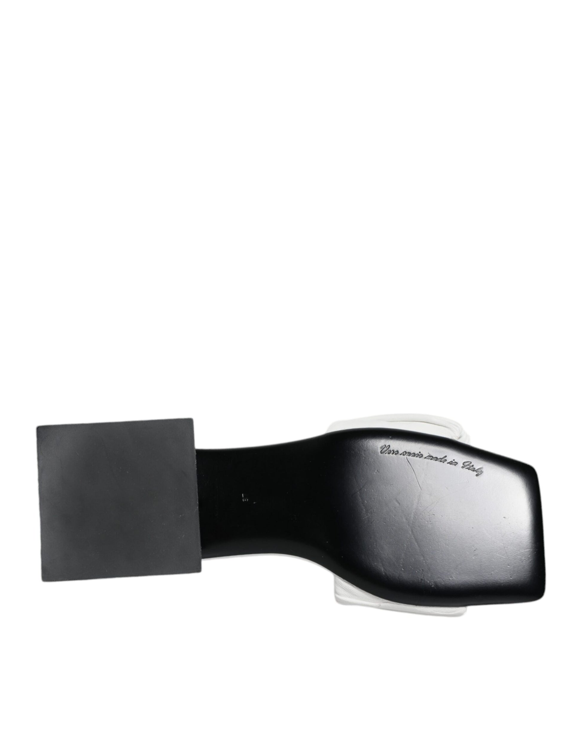 Black electronic device with a screen