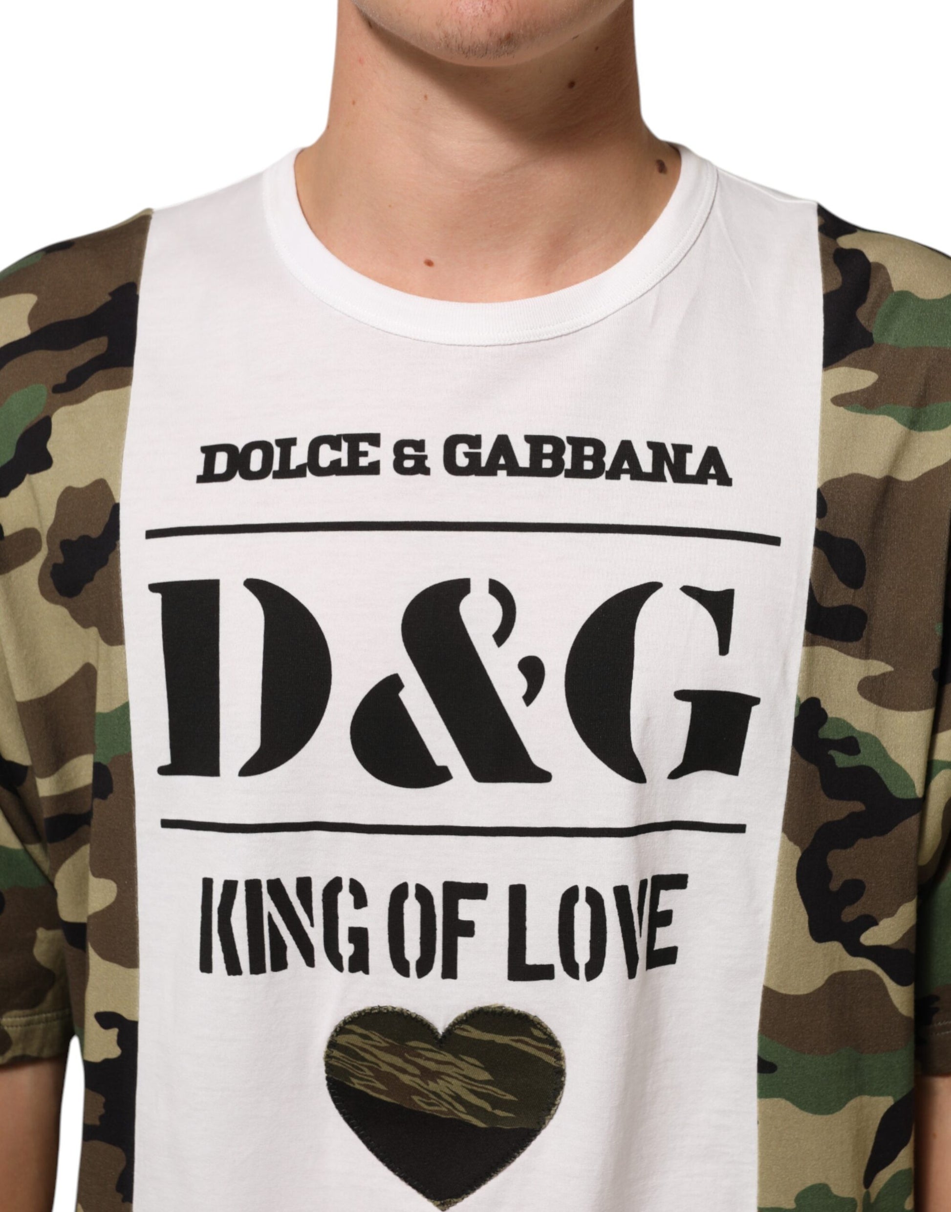 Camouflage print t-shirt with graphic design