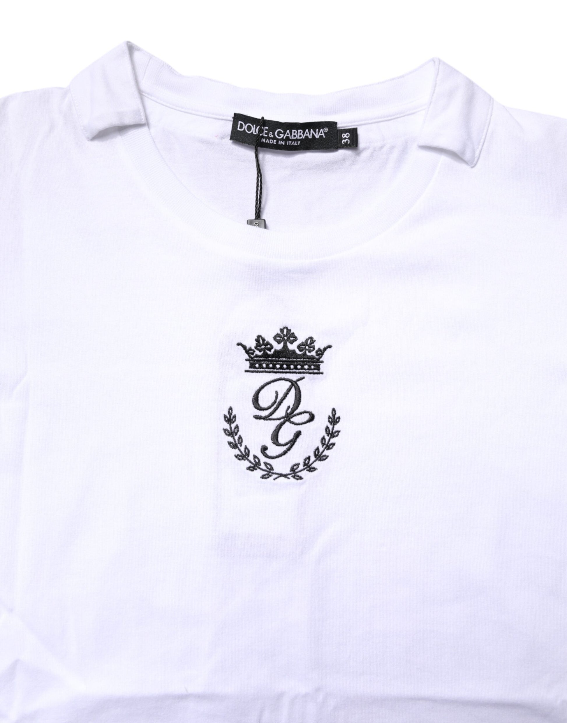 White short sleeve shirt with embroidered logo on left chest