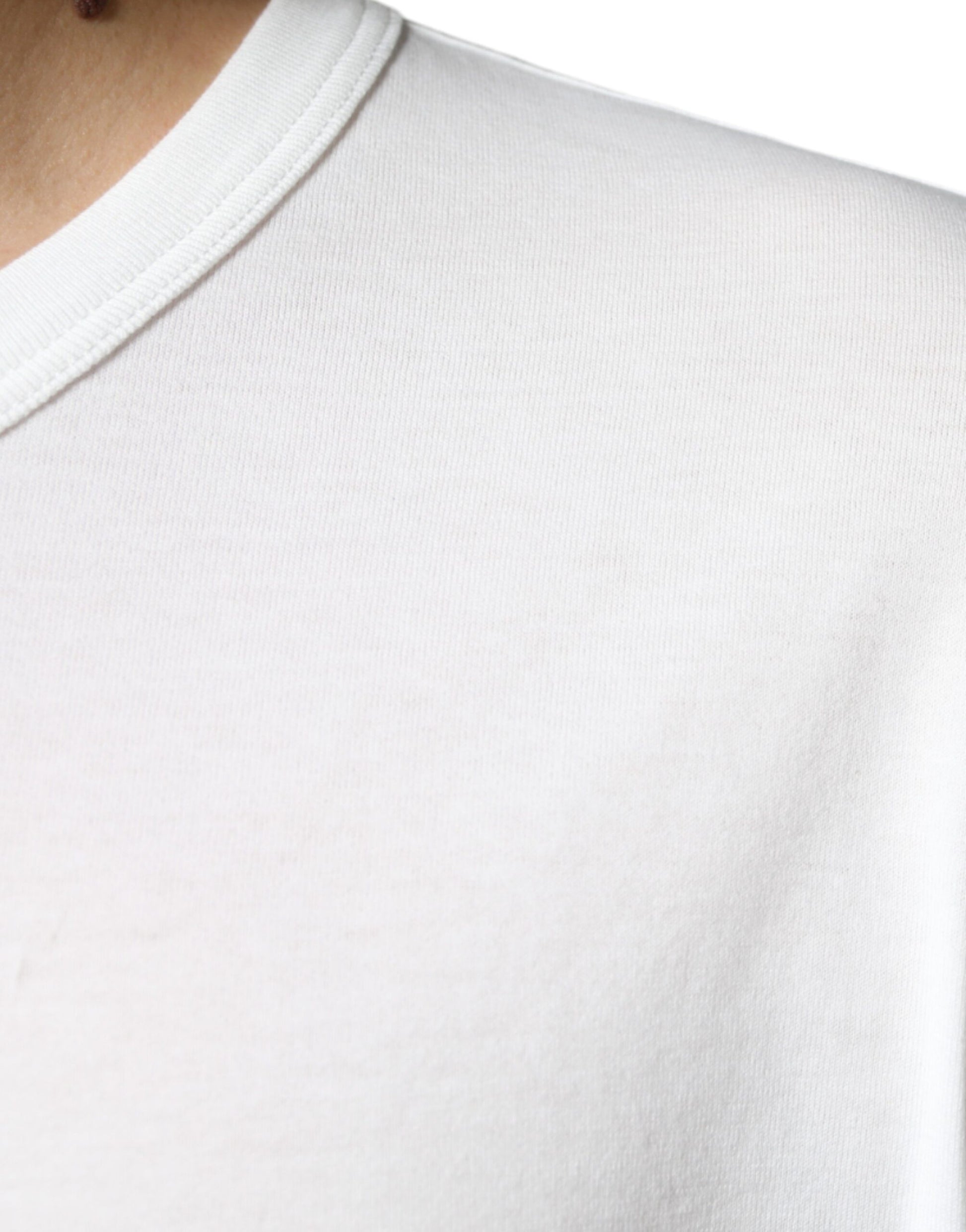 White short sleeve t-shirt on a mannequin torso