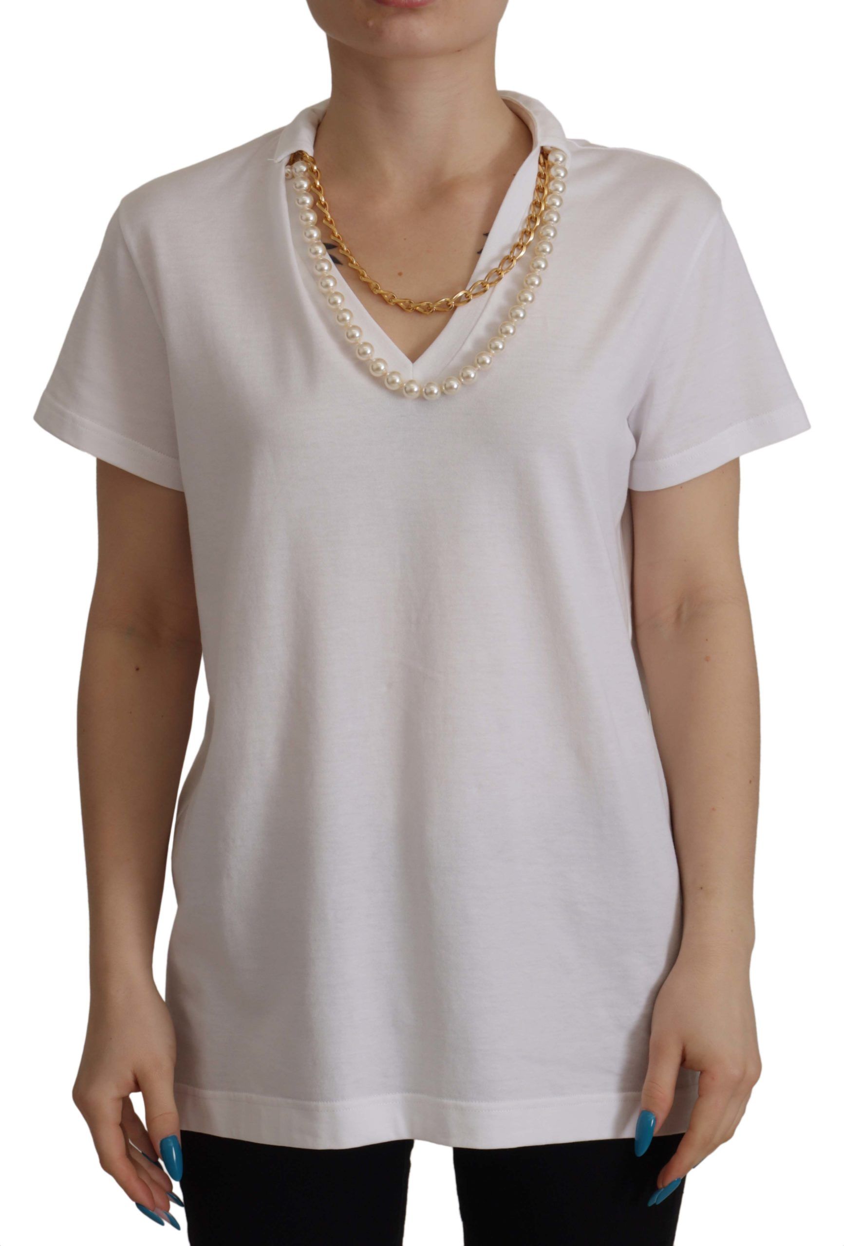 White short sleeve shirt with neckline