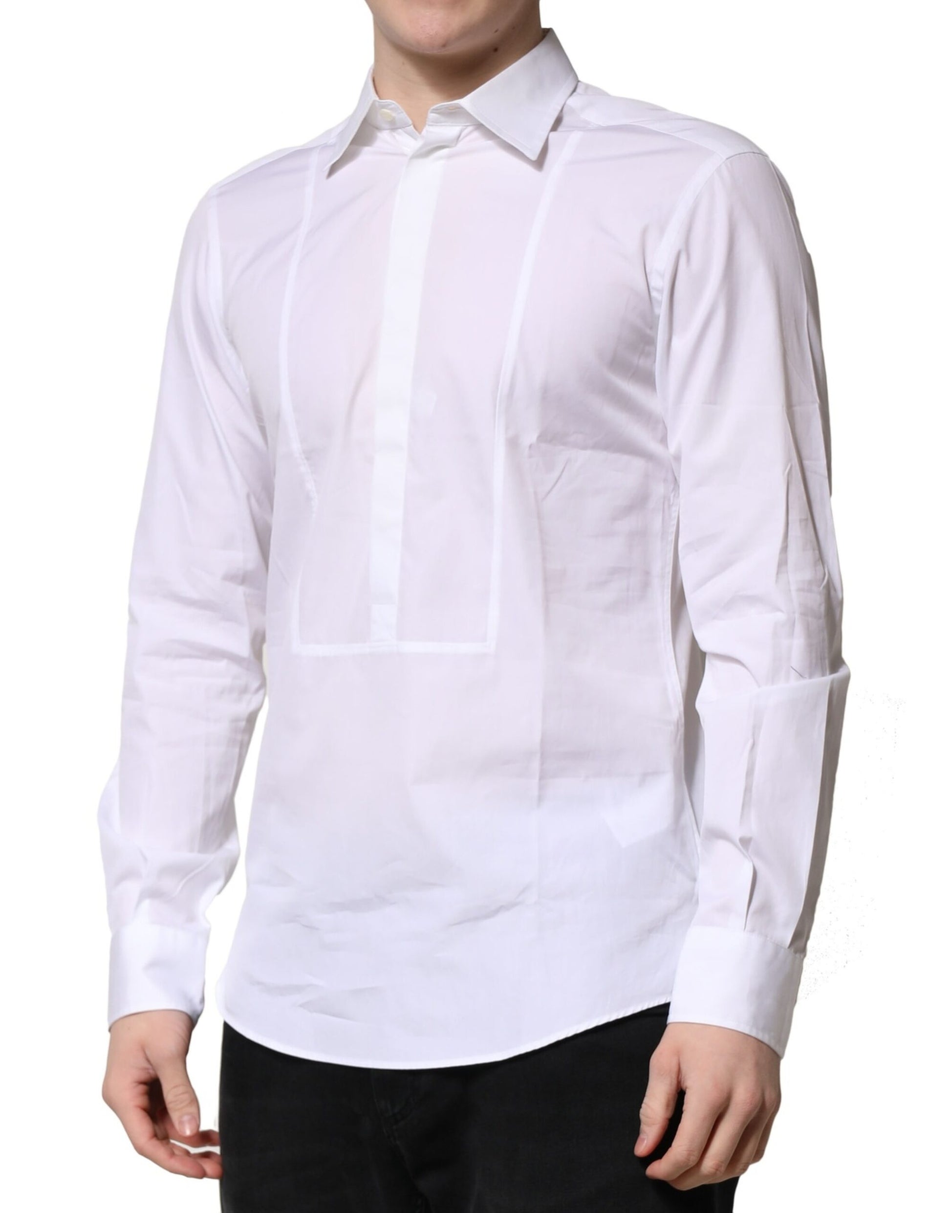 A long-sleeved white dress shirt with a collar and buttoned front, made of cotton