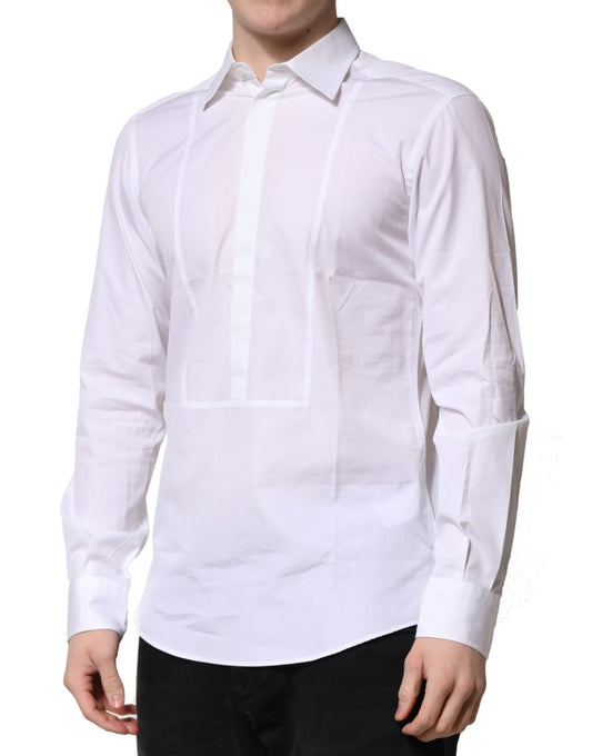 A long-sleeved white dress shirt with a collar and buttoned front, made of cotton
