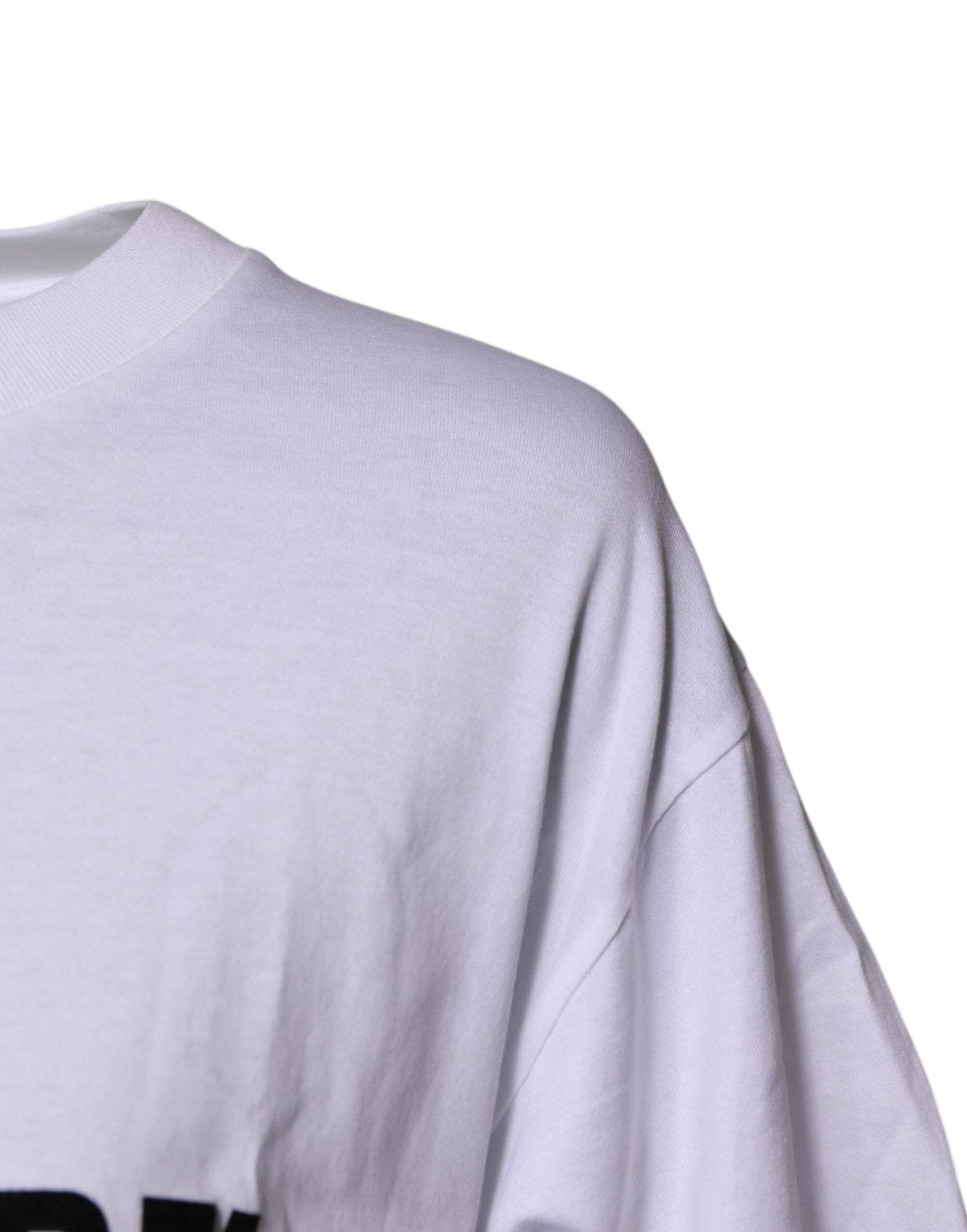 White short sleeved shirt on a mannequin