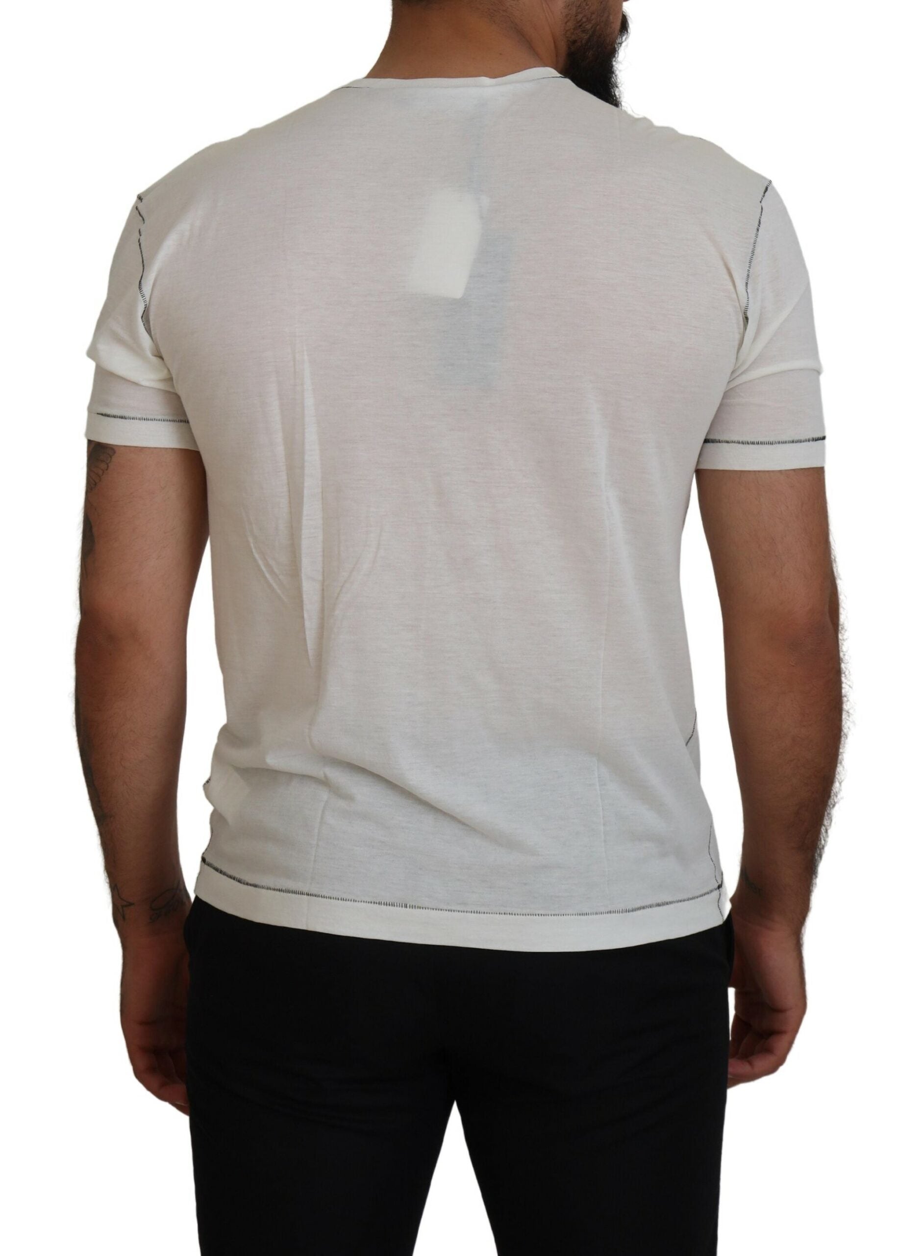 Man wearing white t-shirt with black sleeves