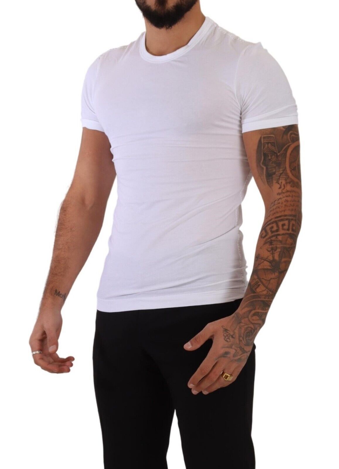 Man wearing white t-shirt with short sleeves