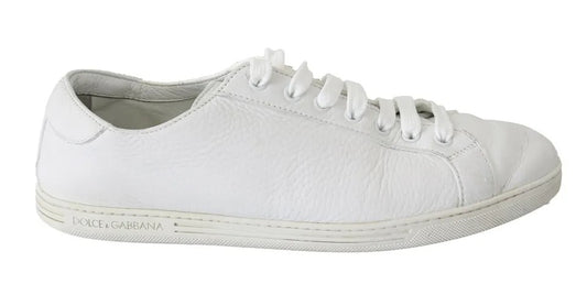 White lace-up men's sneakers with a leather upper and rubber sole