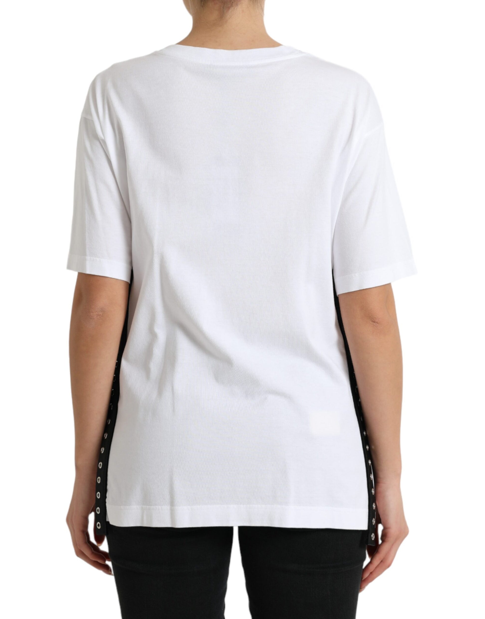 White short sleeve t-shirt on a mannequin