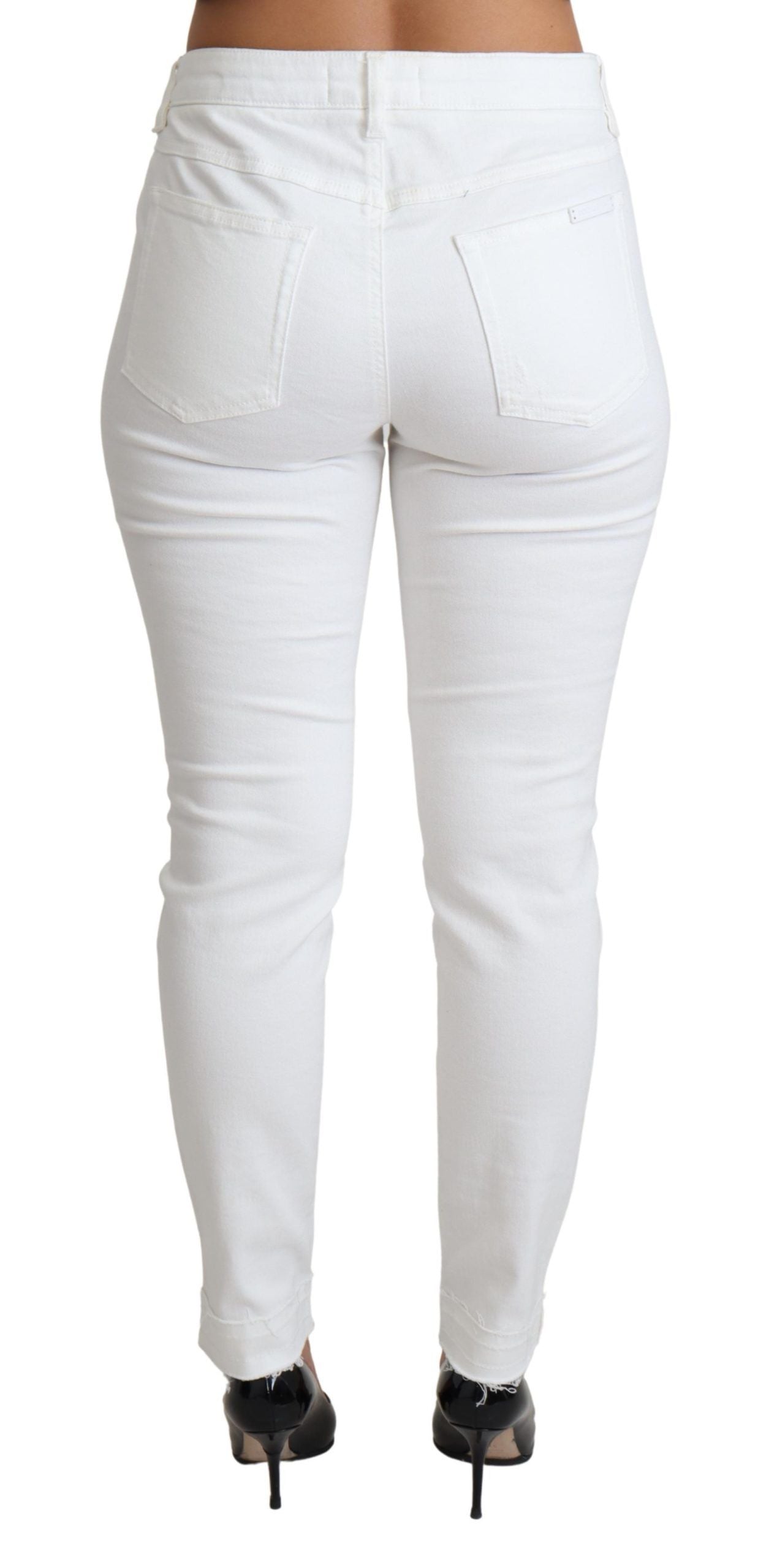 White skinny jeans on a mannequin