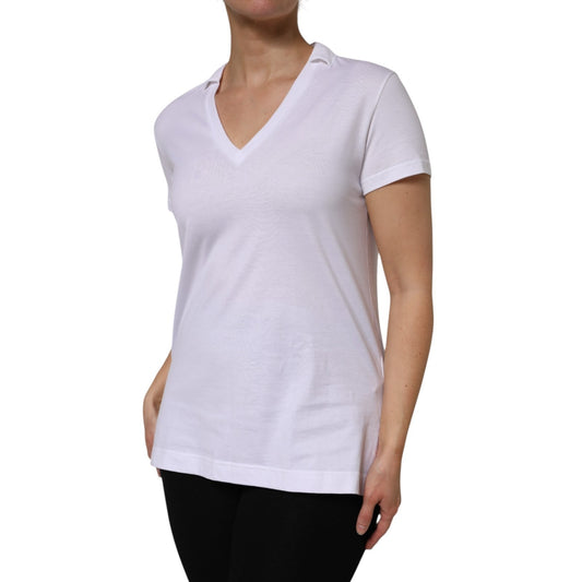 White short sleeve v-neck shirt on woman