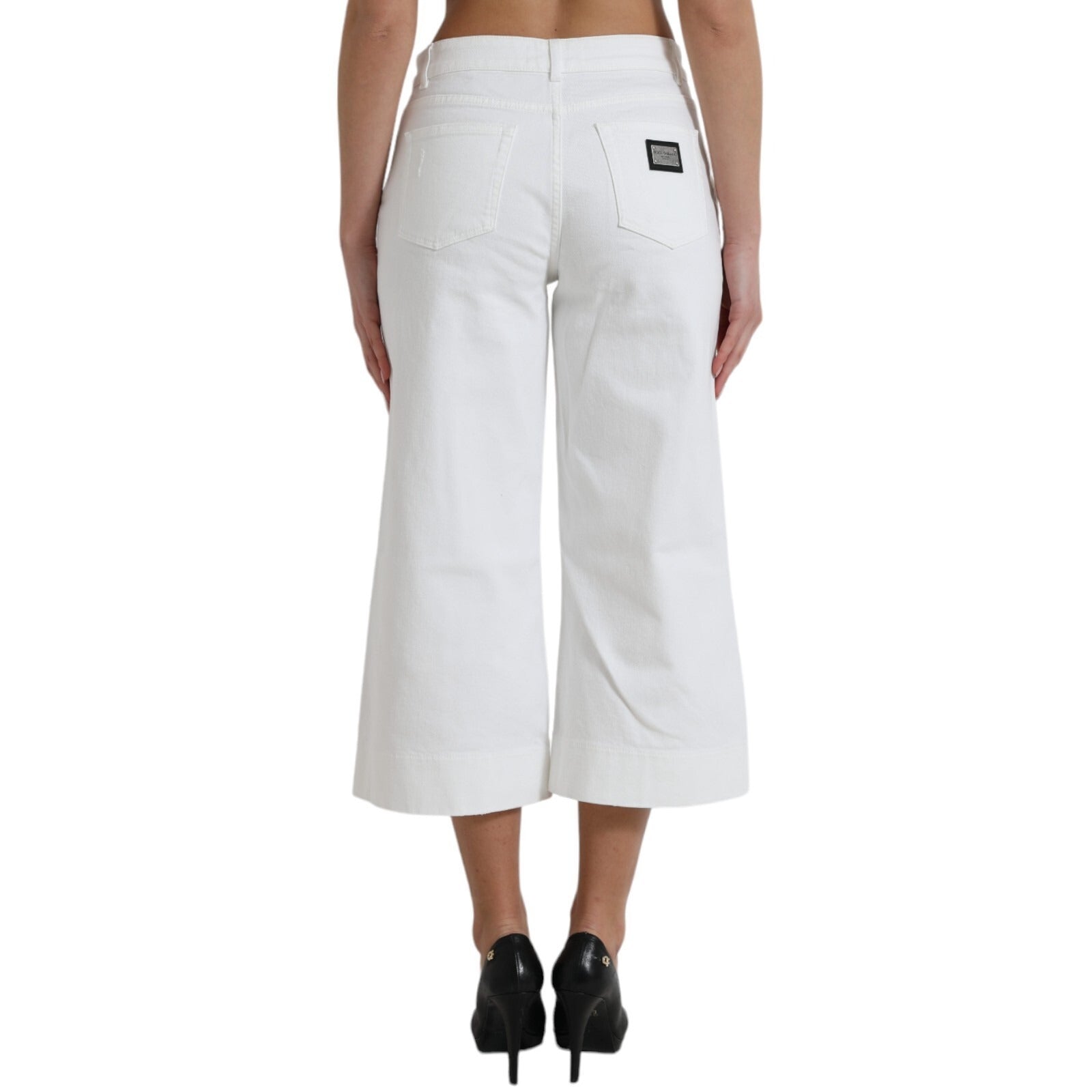 White pants on a mannequin