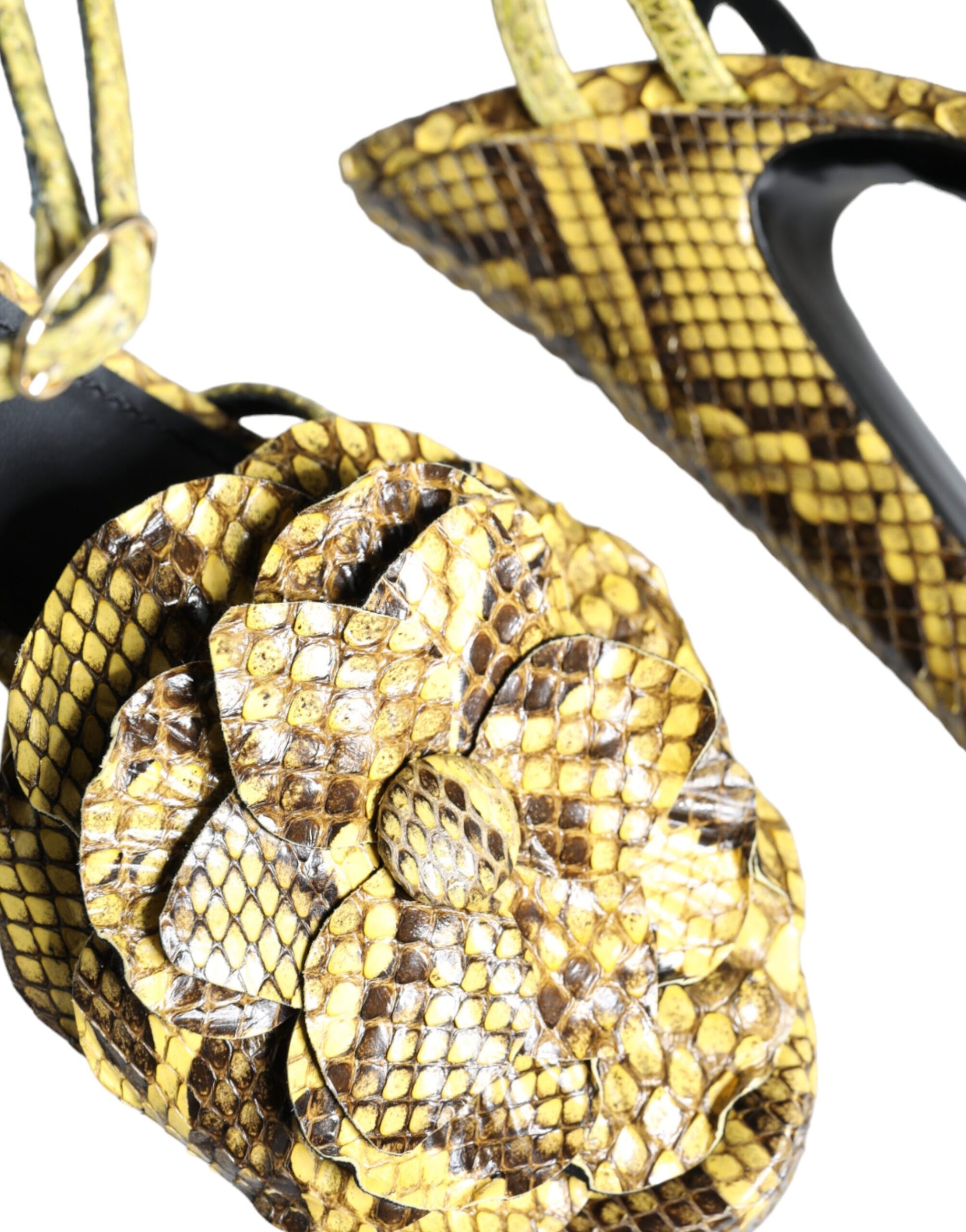 High heel shoes with snake skin print
