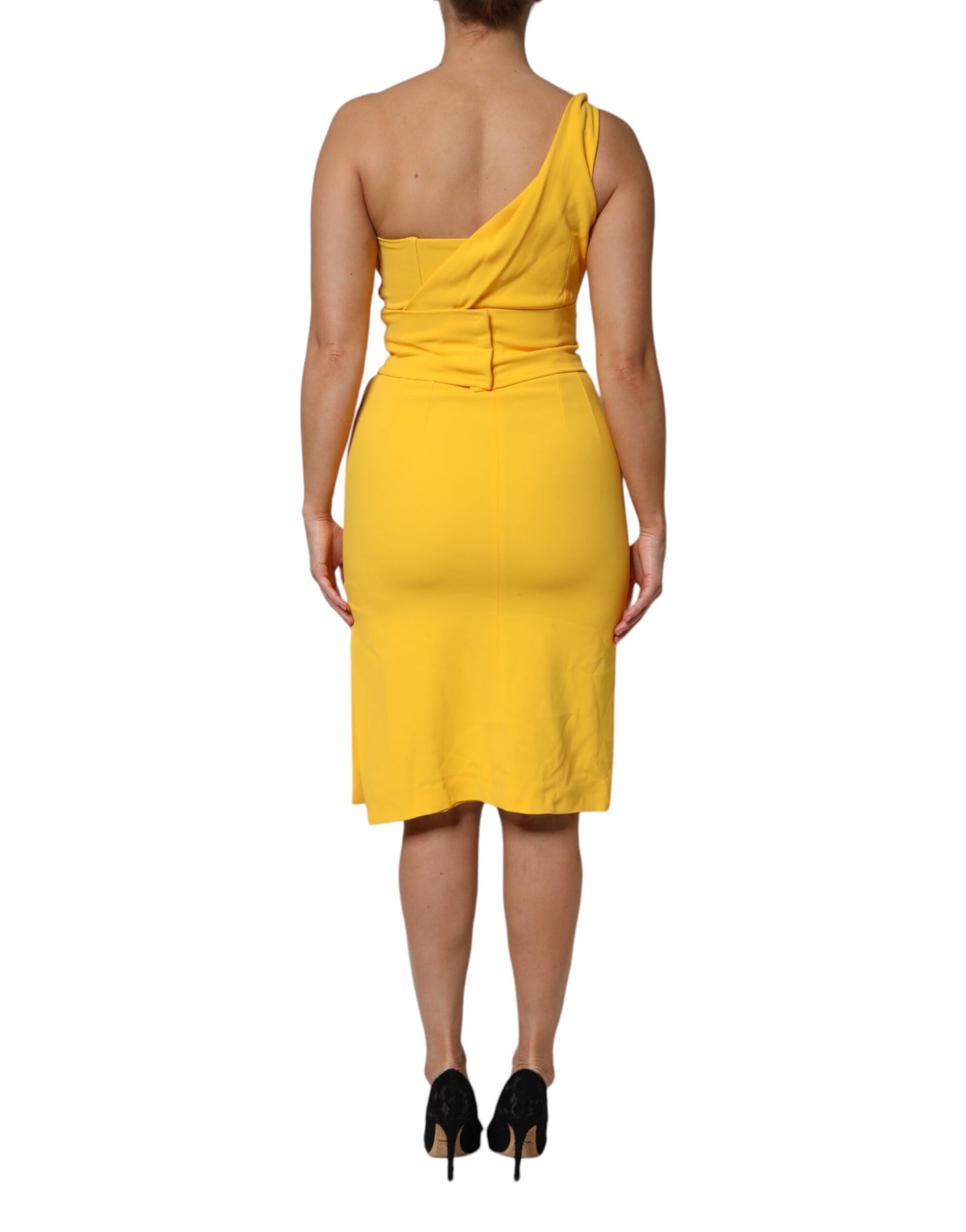 A yellow midi dress with a side slit and one shoulder, designed by Dolce & Gabbana