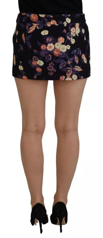 Short skirt with floral pattern on a woman's legs