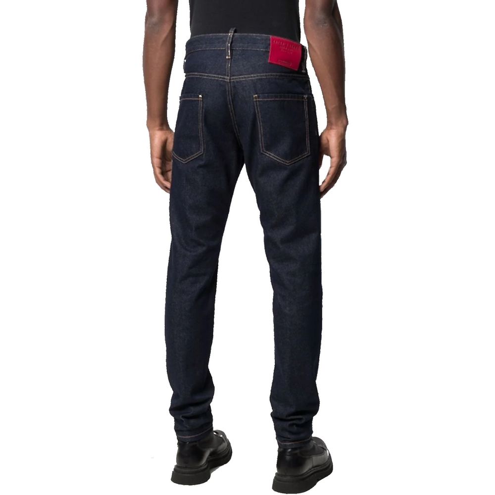Man wearing blue jeans
