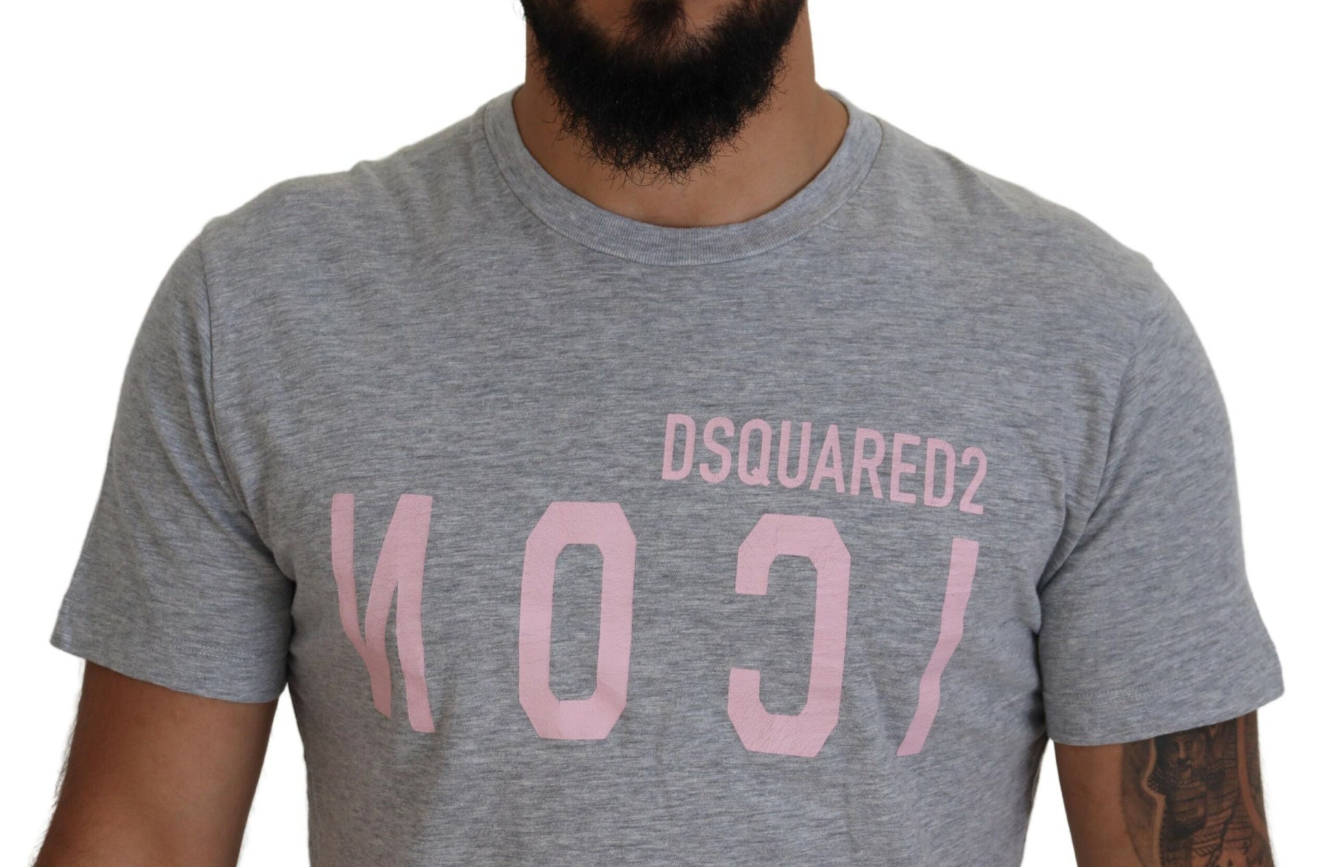 Man wearing gray t-shirt with pink lettering