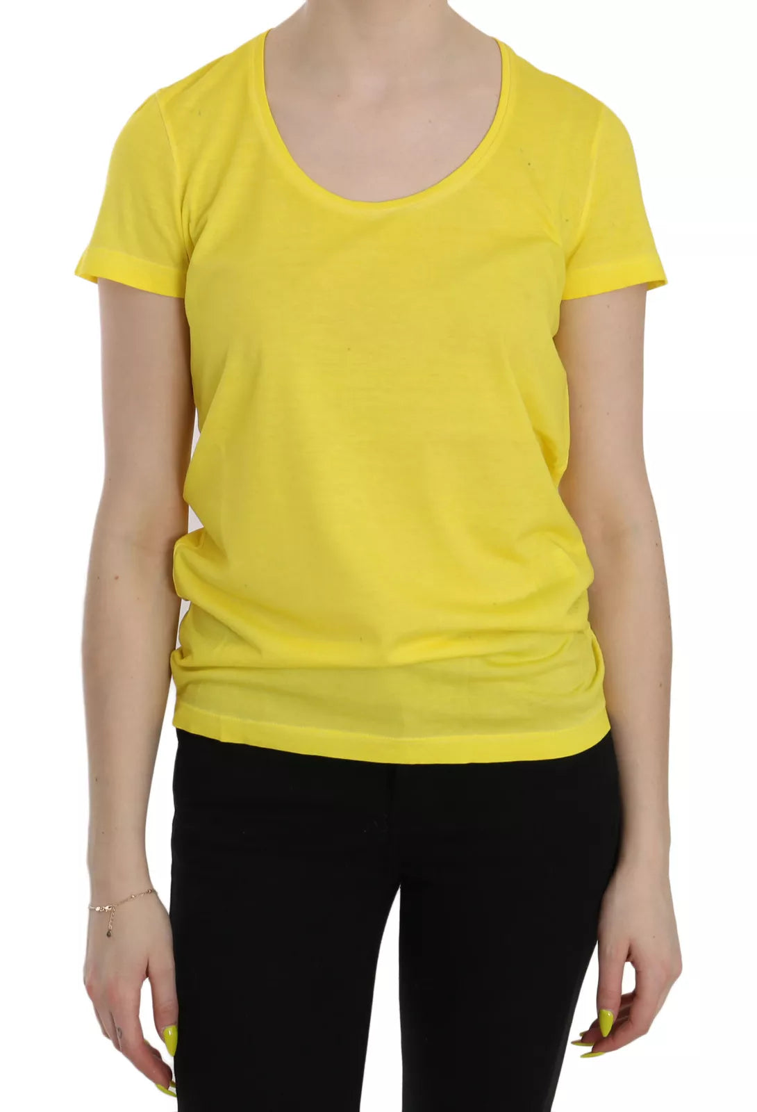 Yellow short sleeve t-shirt on woman