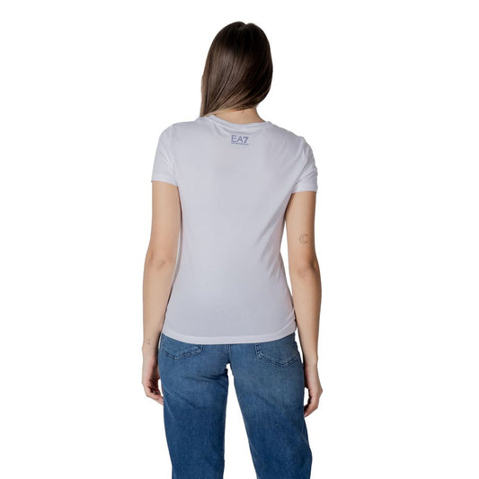 Woman wearing white t-shirt and blue jeans