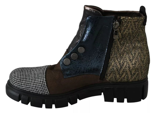 Brown boot with black laces and gold pattern on side
