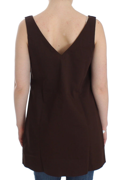 Brown sleeveless dress on woman's back