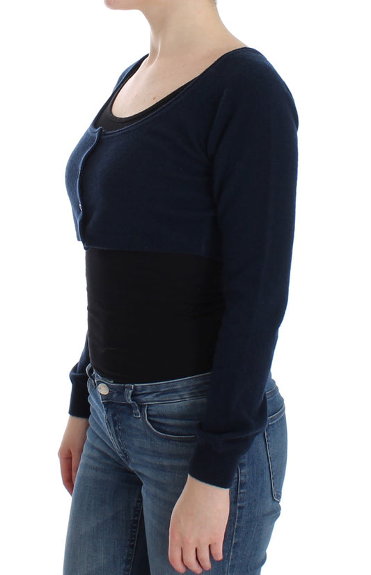 Woman wearing long sleeve shirt and jeans