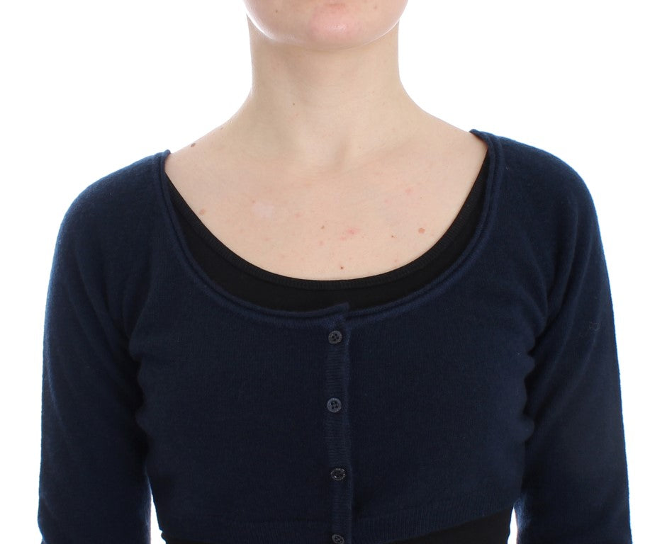 Woman wearing dark blue cardigan with buttons