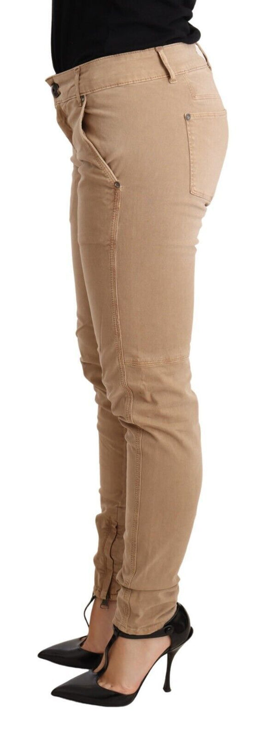 Woman wearing light brown jeans