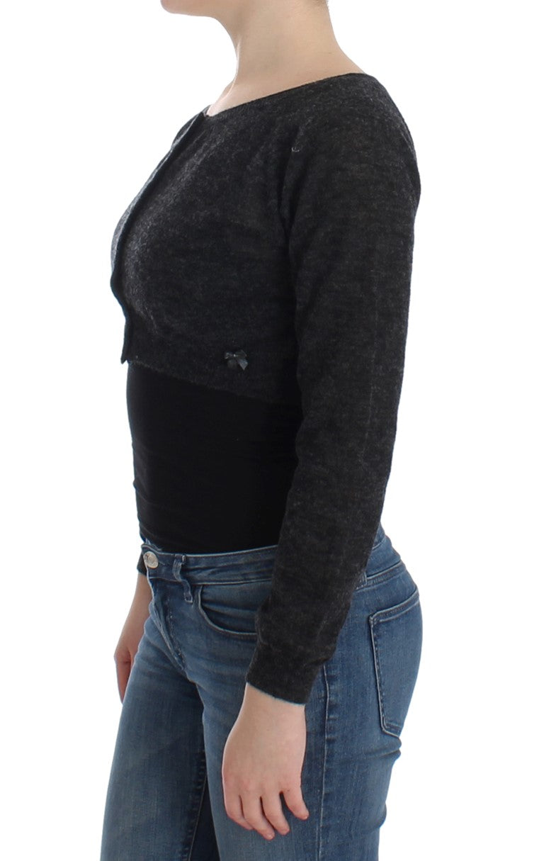 Long sleeve black sweater with ribbed cuffs and hem
