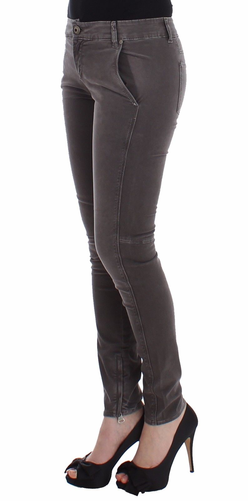 Woman wearing skinny jeans and high heels