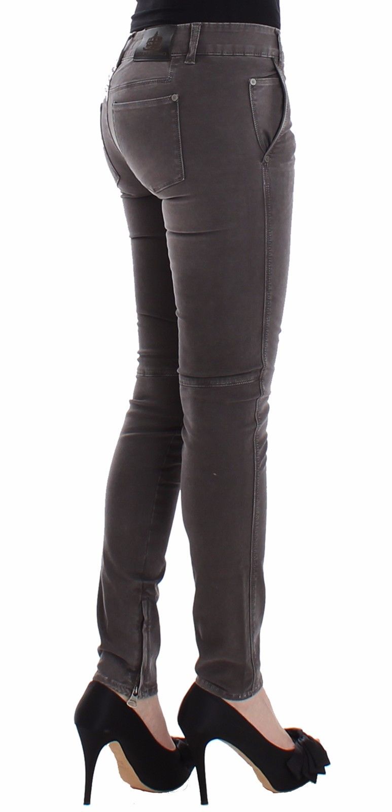 Woman wearing skinny jeans and high heels
