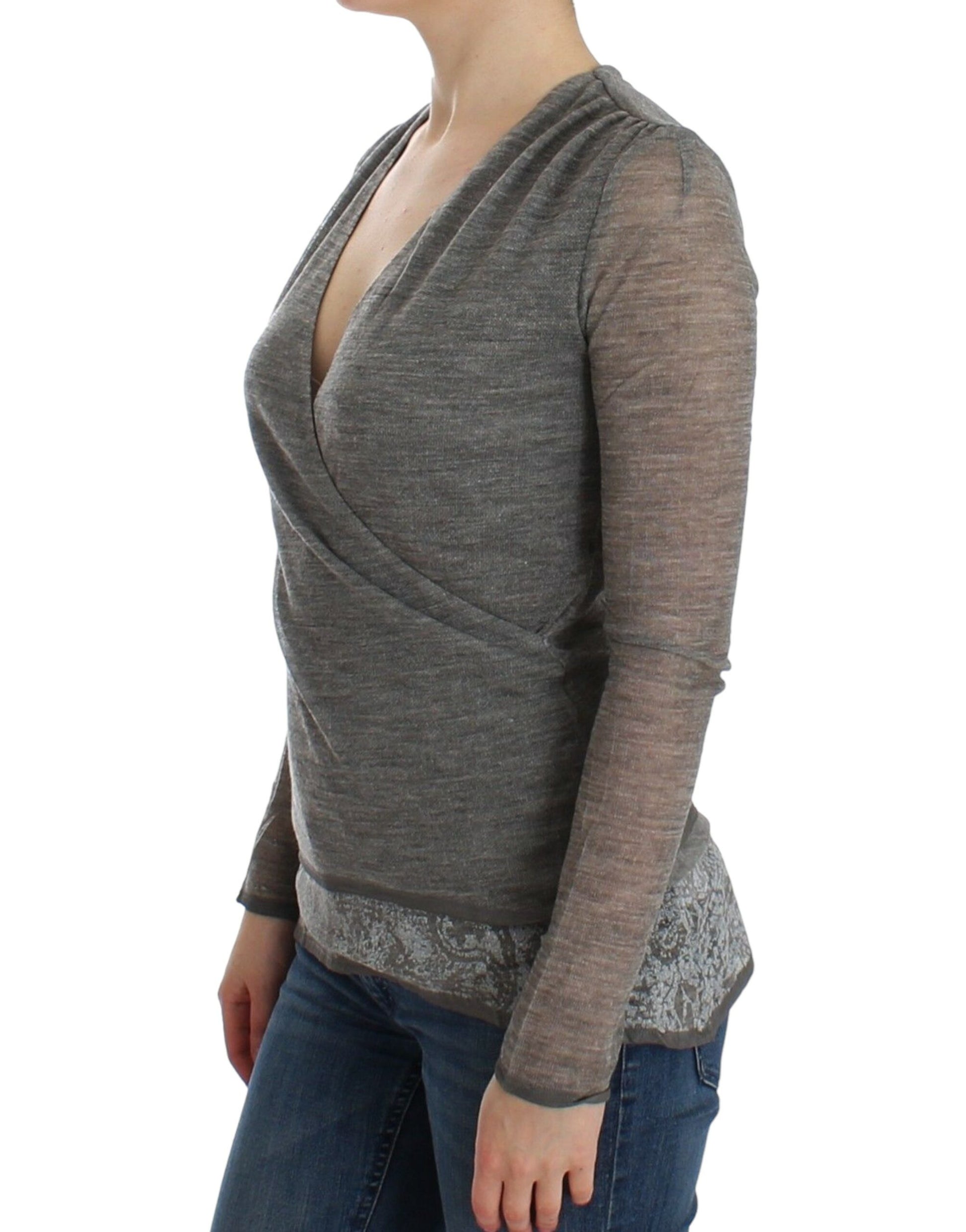Long sleeve knit top with ruched detailing