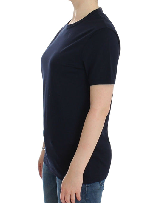 Woman wearing dark blue t-shirt