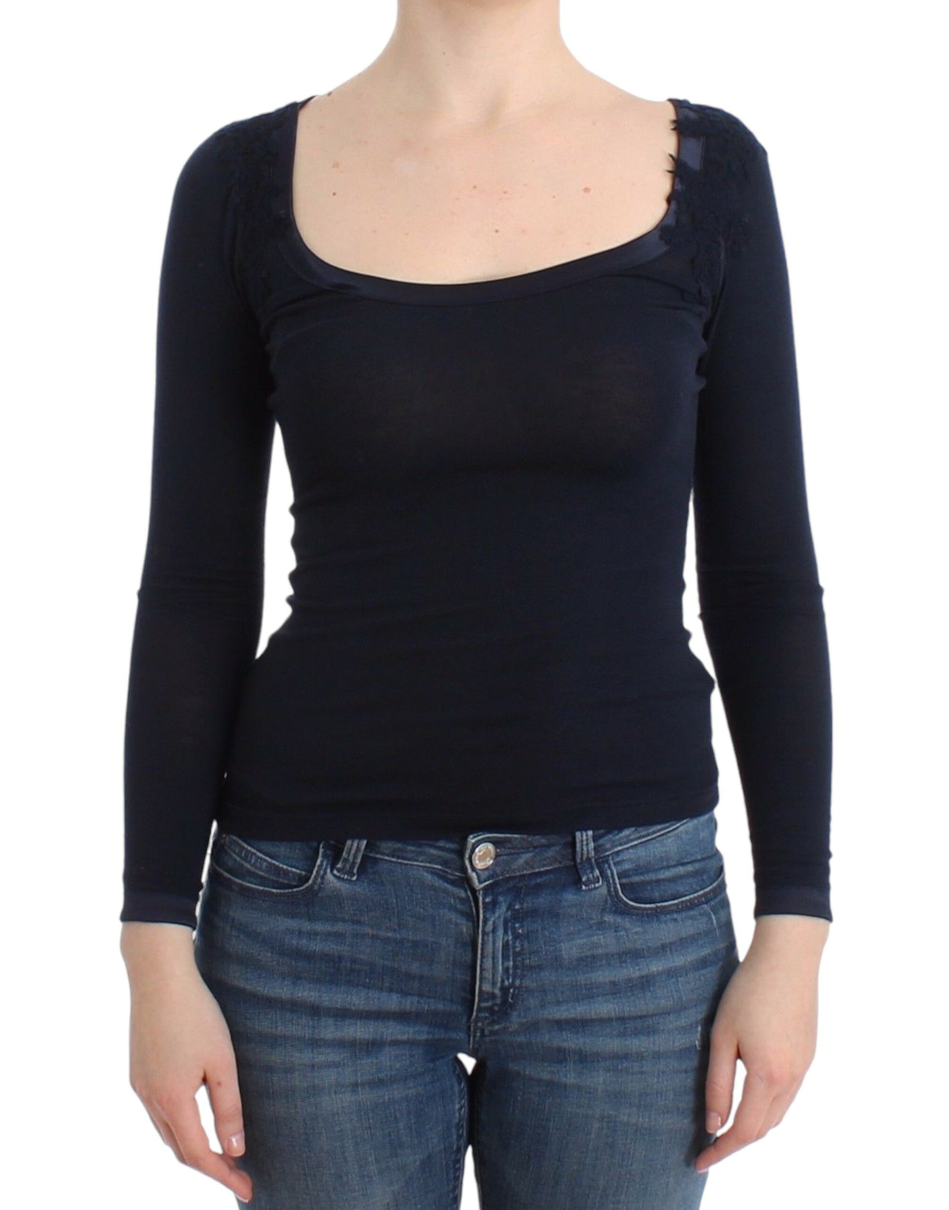 Woman wearing black long sleeve shirt and blue jeans