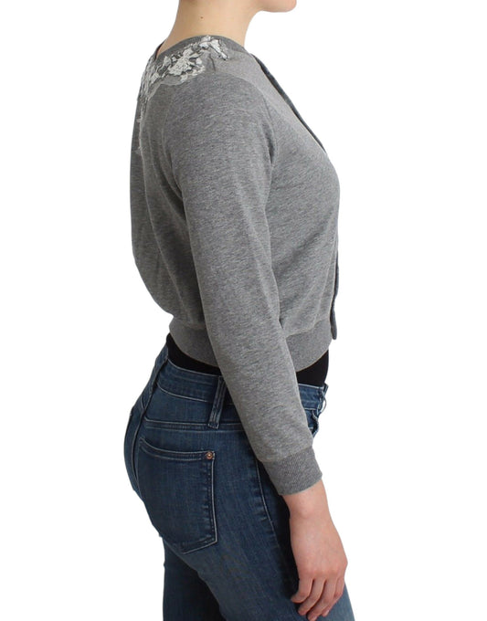 Woman wearing gray sweater and blue jeans
