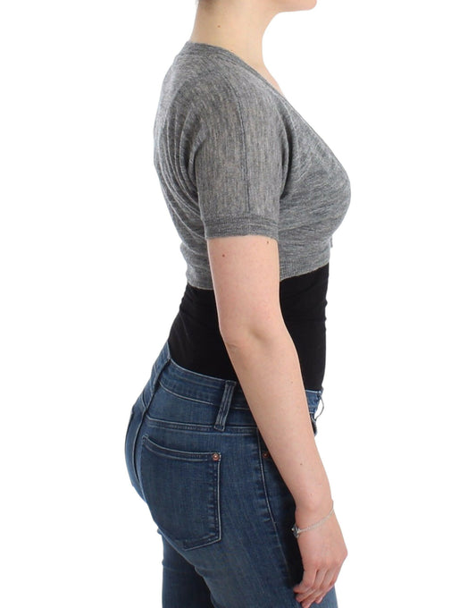 Woman wearing gray shirt and blue jeans