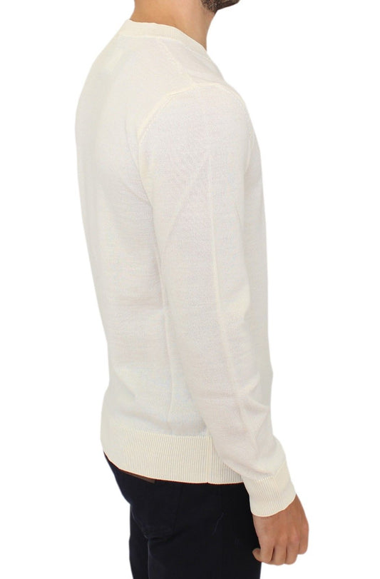 Long sleeve sweater with a V-neckline