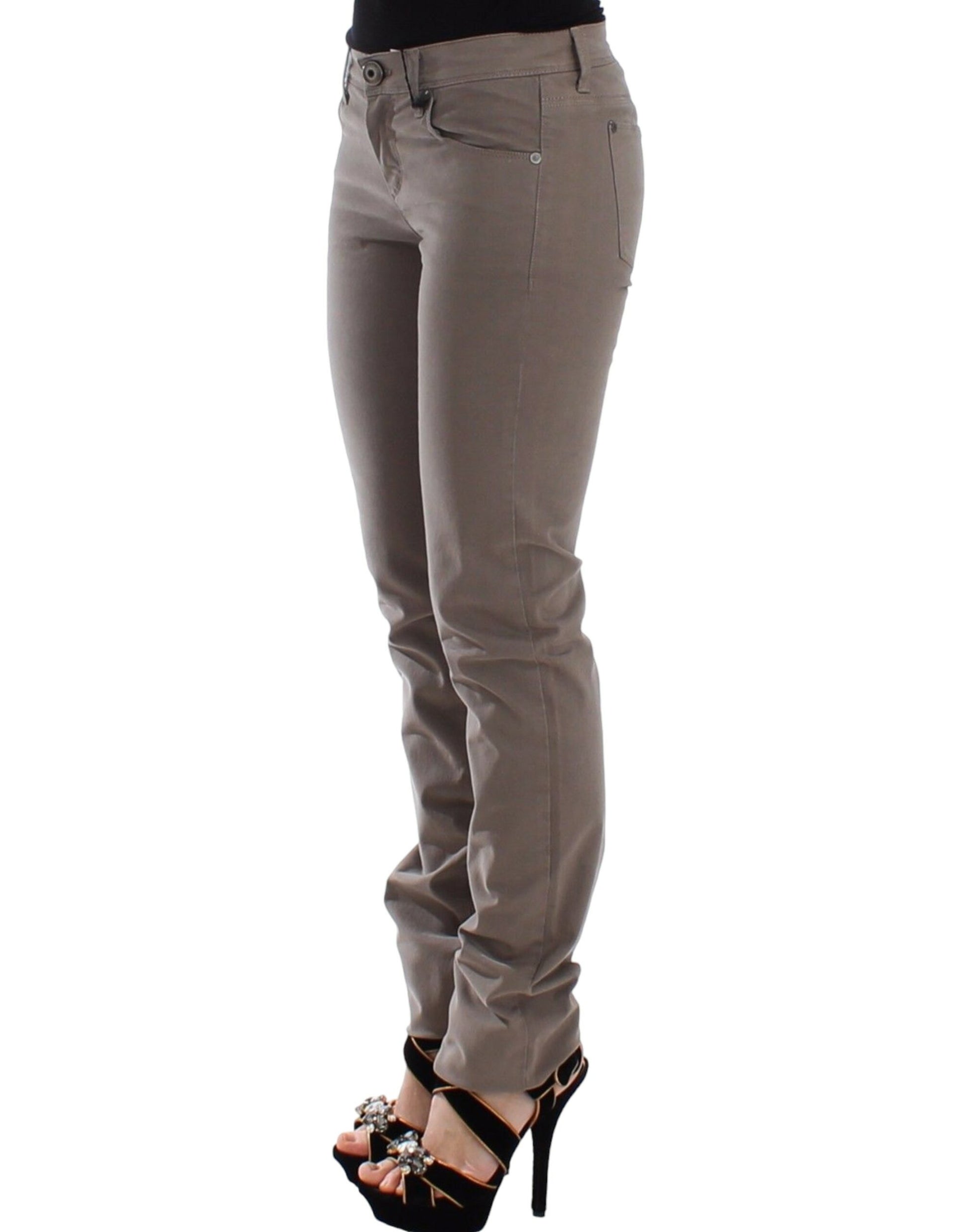 Woman wearing skinny jeans and high heels