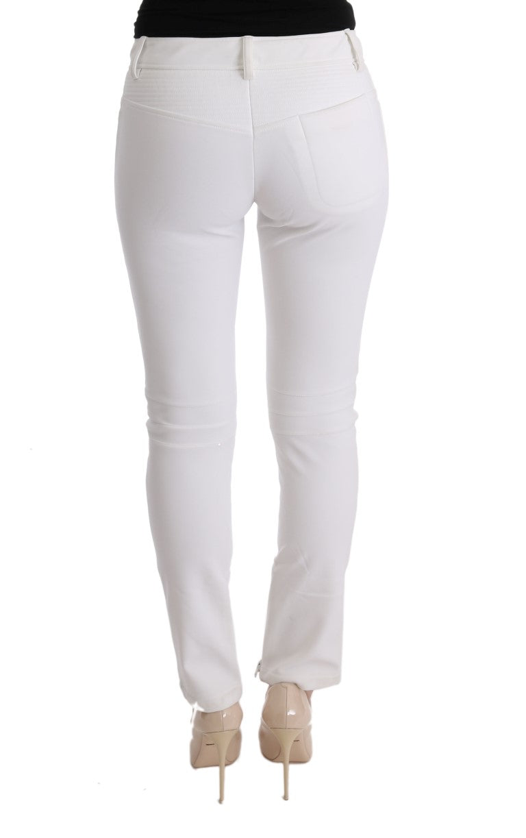 White skinny jeans on a mannequin