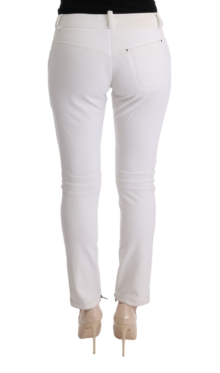 White skinny jeans on a mannequin