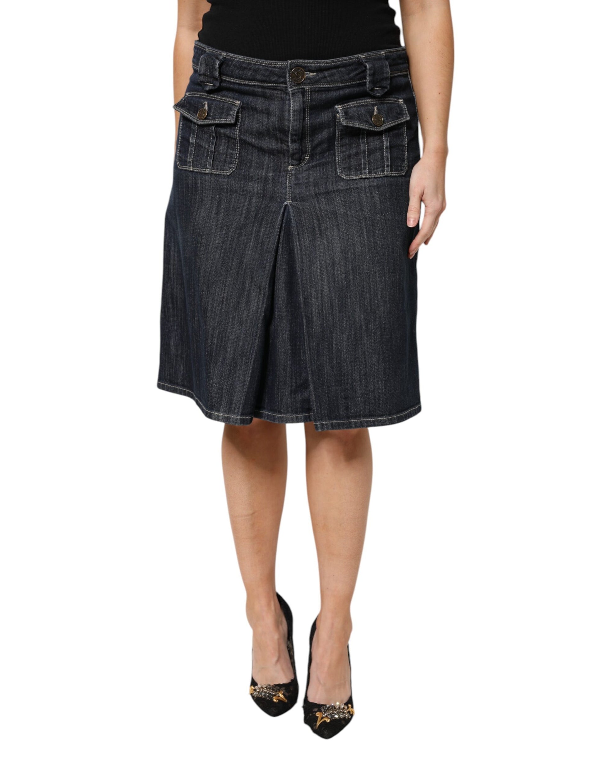 Woman wearing denim skirt with pockets