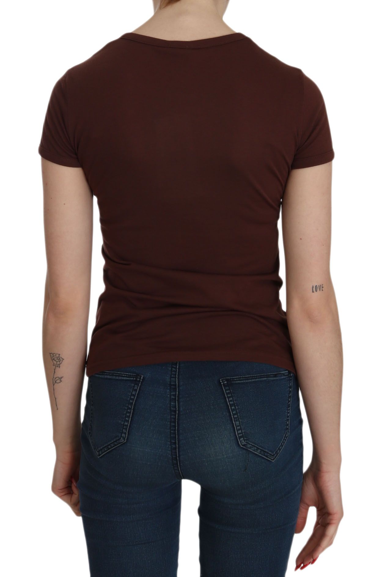 Woman wearing brown shirt and blue jeans